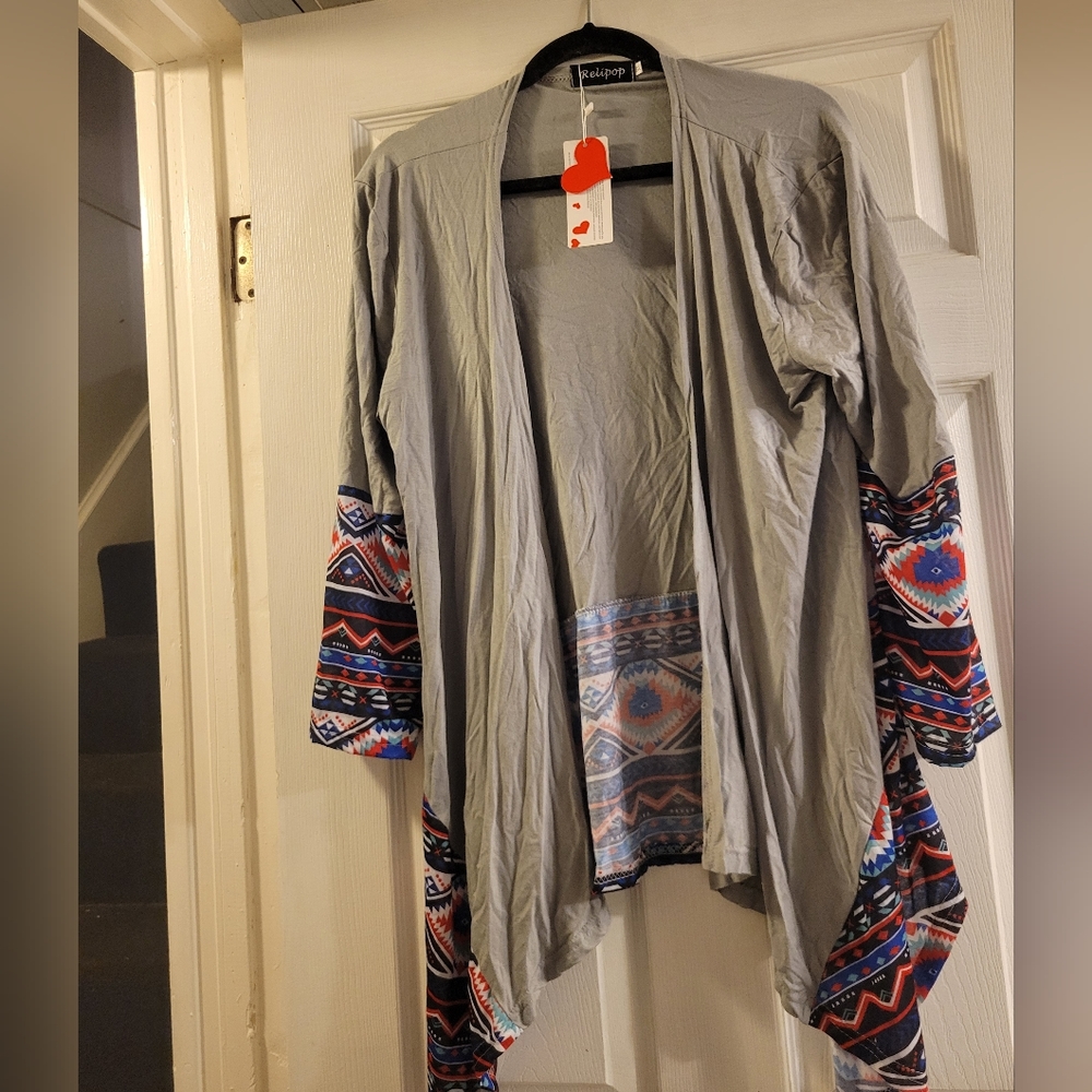 Long sleeve flowy throw over top grey with blue&pink geometric design XL NWT